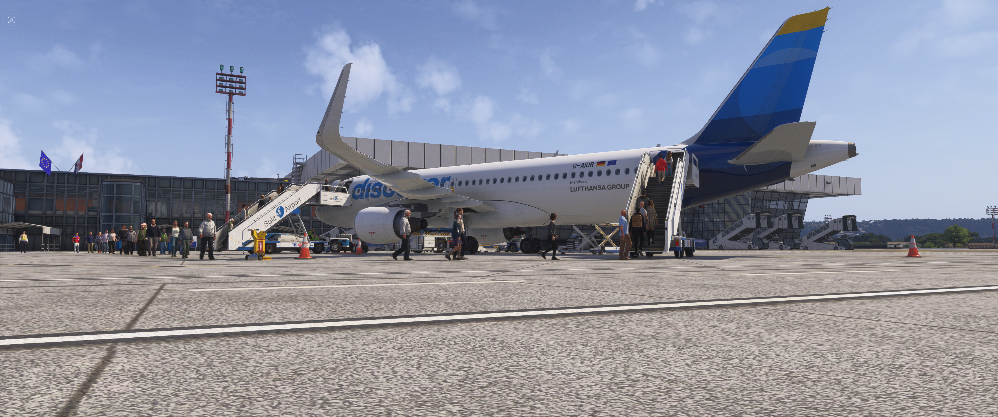 vOCN Airbus A320 boarding passengers at Split